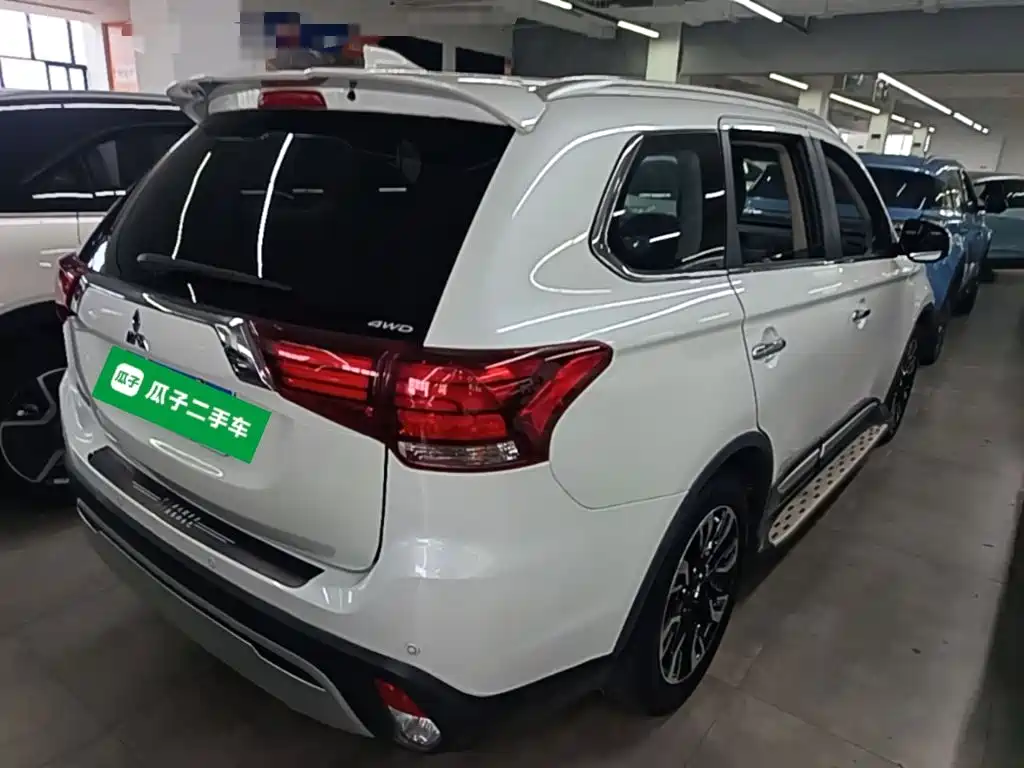 Mitsubishi Outlander — фото 6