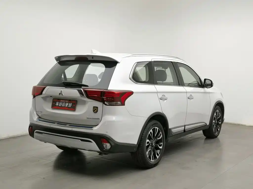 Mitsubishi Outlander — фото 2