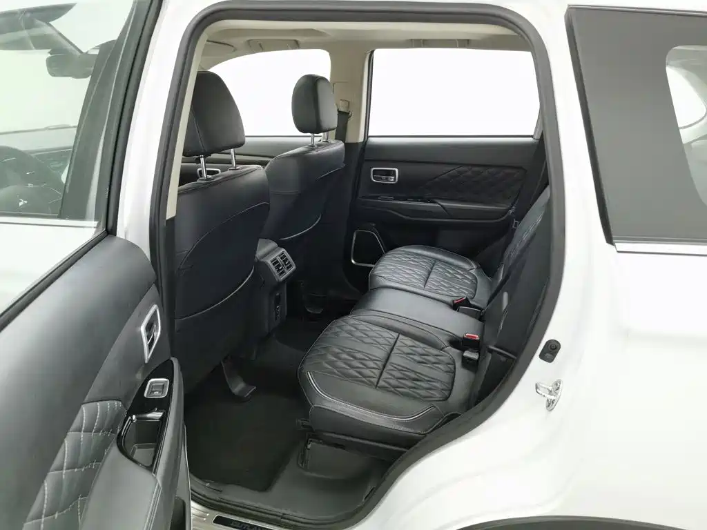 Mitsubishi Outlander — фото 15