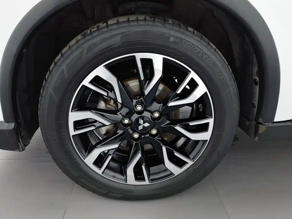 Mitsubishi Outlander — фото 17