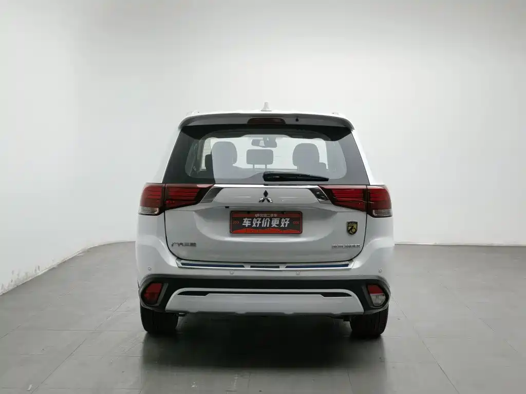 Mitsubishi Outlander — фото 4