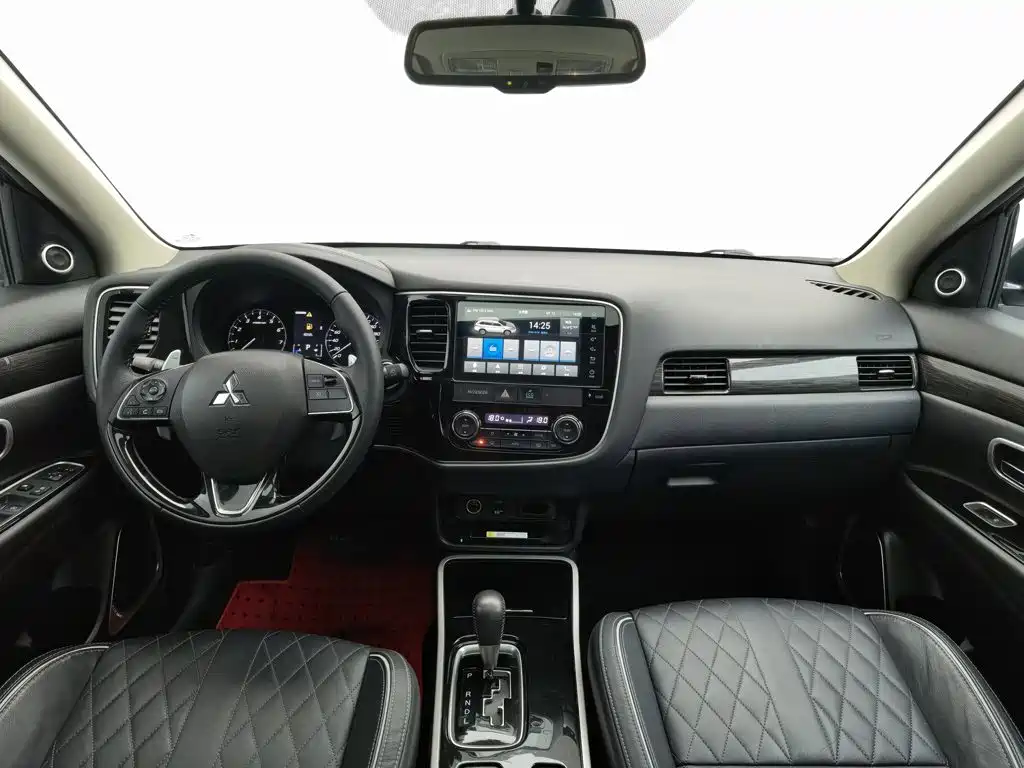 Mitsubishi Outlander — фото 5