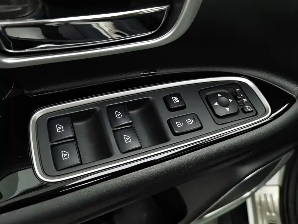 Mitsubishi Outlander — фото 9