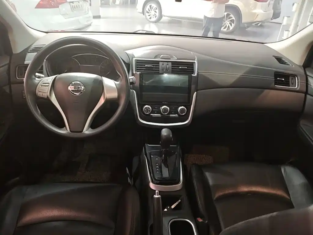 Nissan Tiida — фото 9