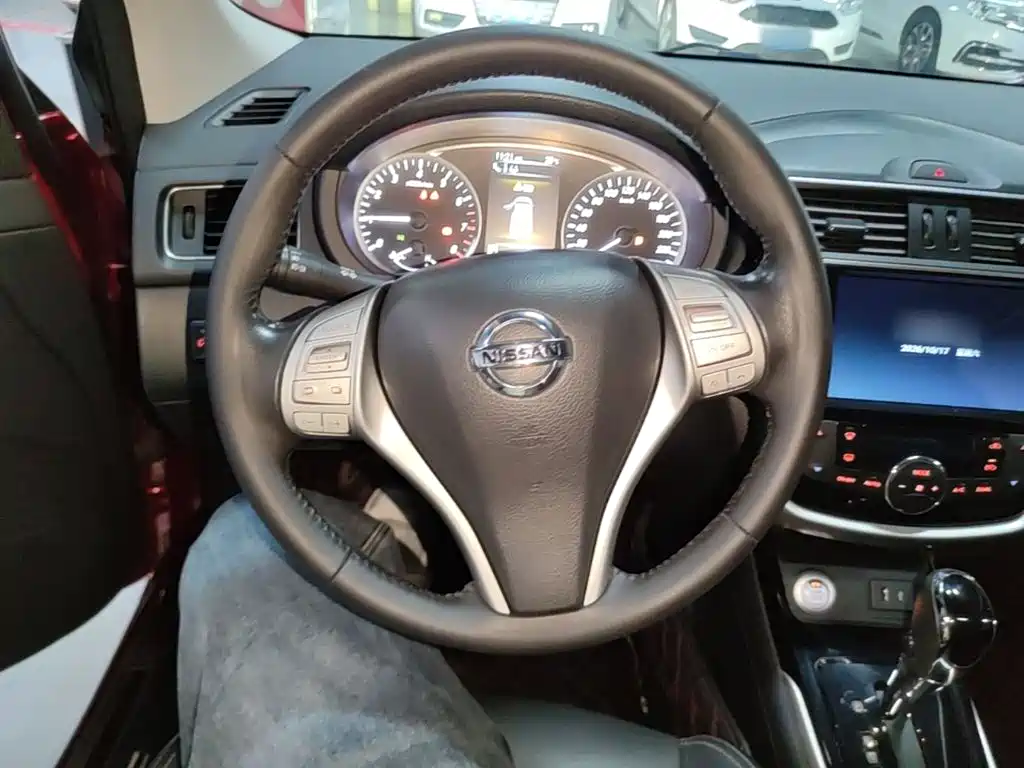 Nissan Tiida — фото 10