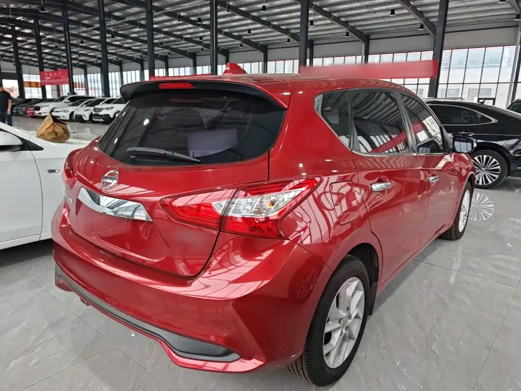 Nissan Tiida — фото 6