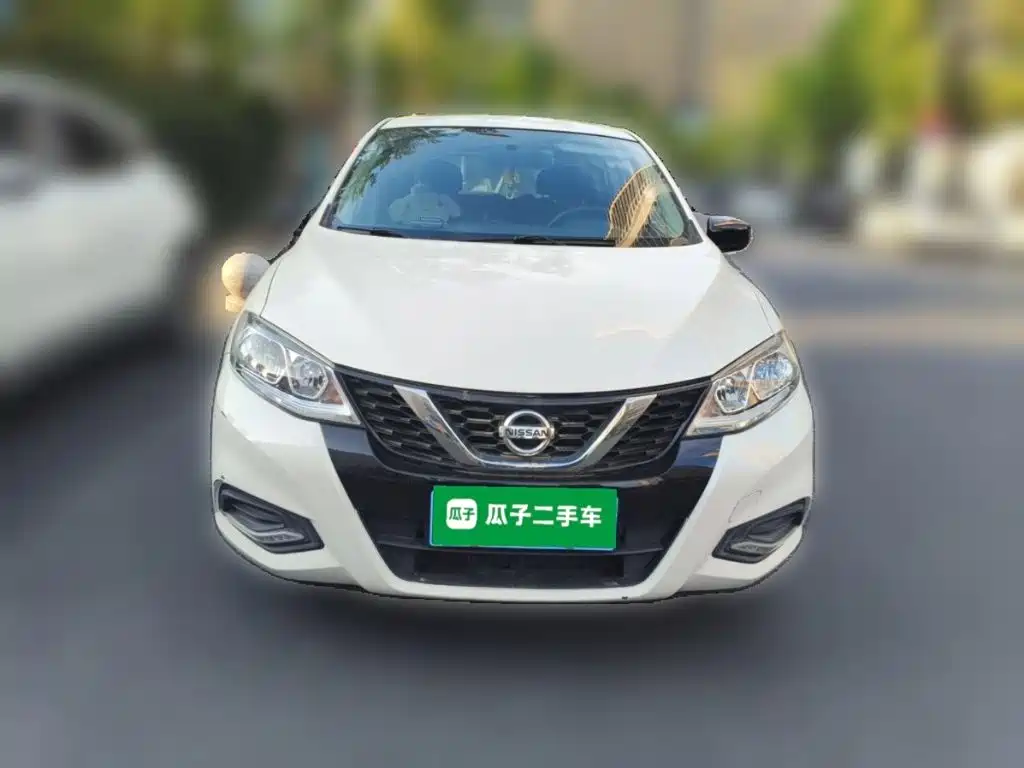Nissan Tiida — фото 2