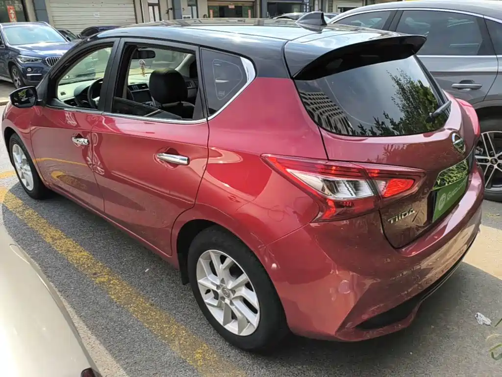 Nissan Tiida — фото 4