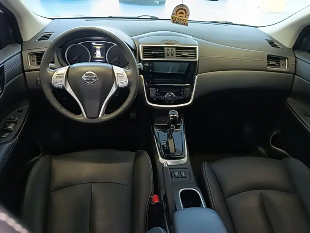 Nissan Tiida — фото 9