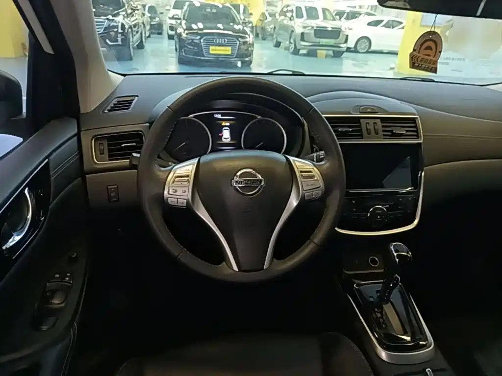 Nissan Tiida — фото 10