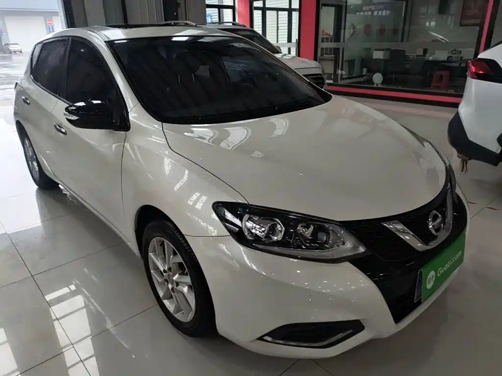 Nissan Tiida — фото 3