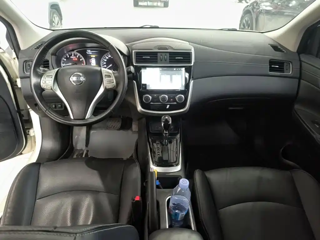 Nissan Tiida — фото 9