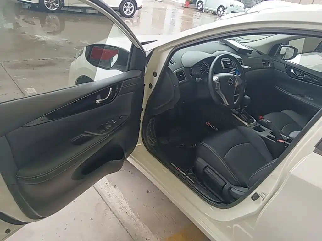 Nissan Tiida — фото 15