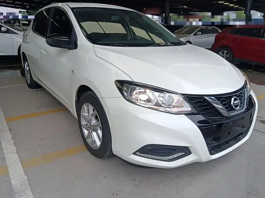 Nissan Tiida — фото 3