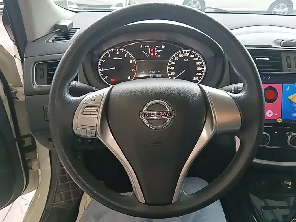 Nissan Tiida — фото 10