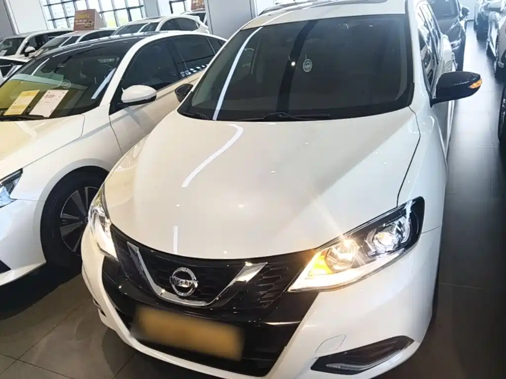 Nissan Tiida — фото 2