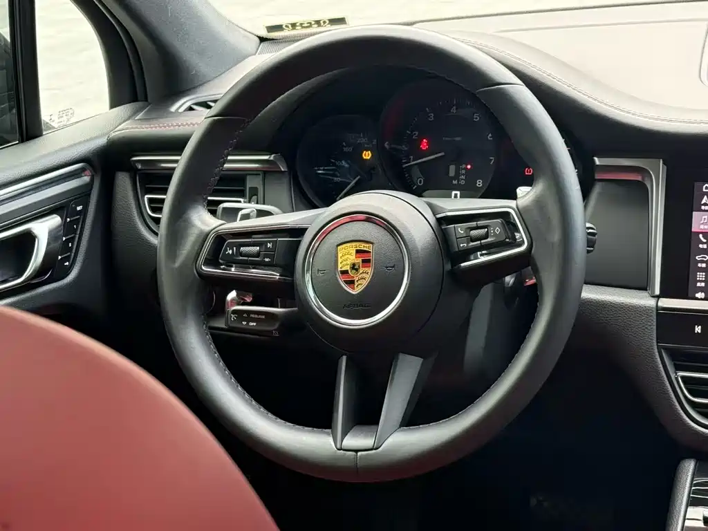 Porsche Macan — фото 14
