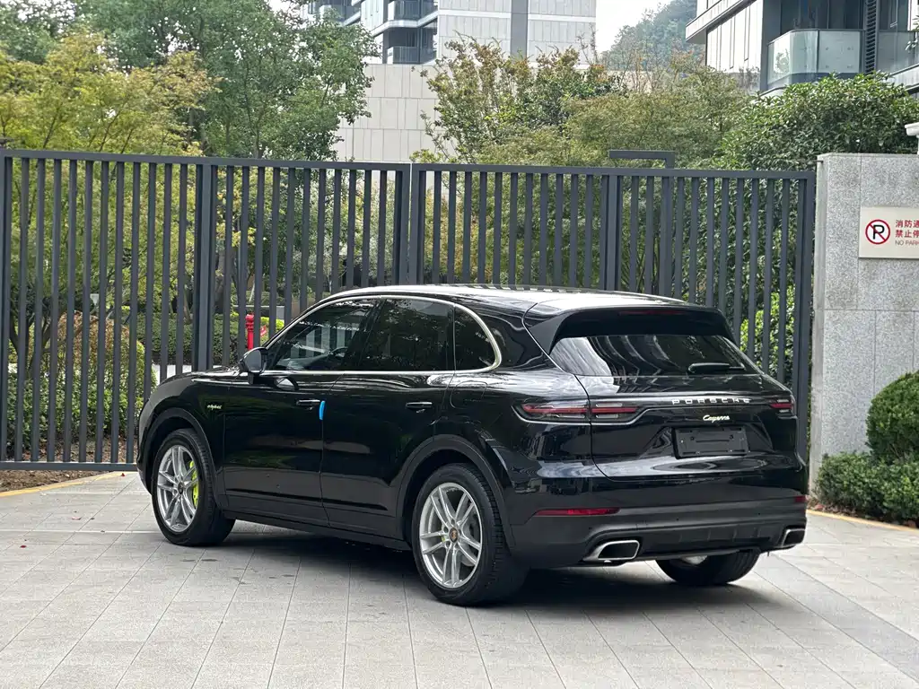 Porsche Cayenne Hybrid — фото 6