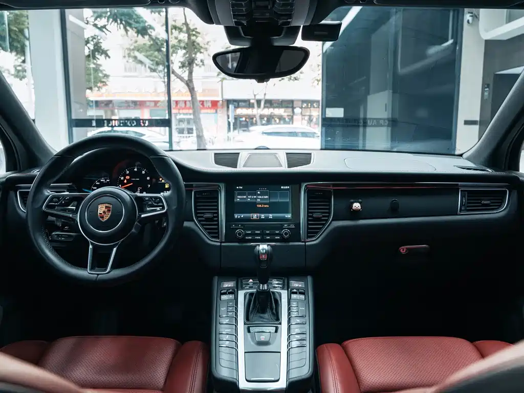 Porsche Macan — фото 14