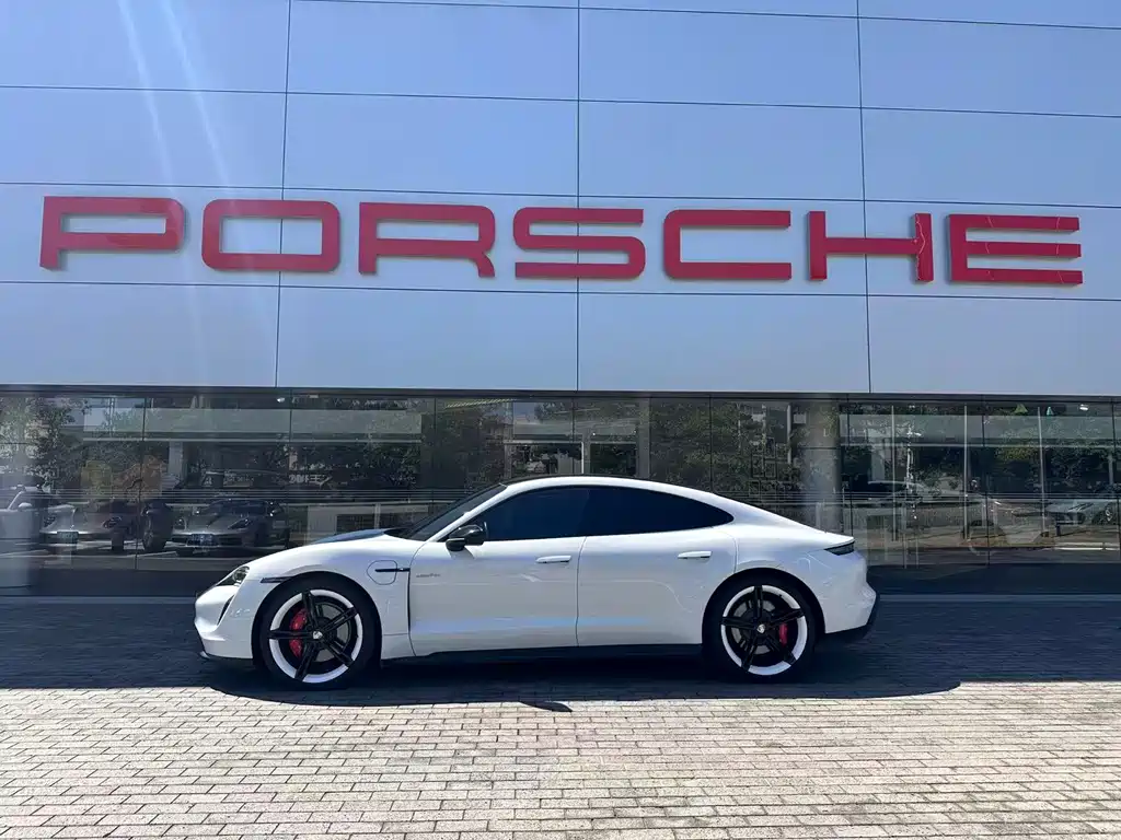 Porsche Taycan — фото 3