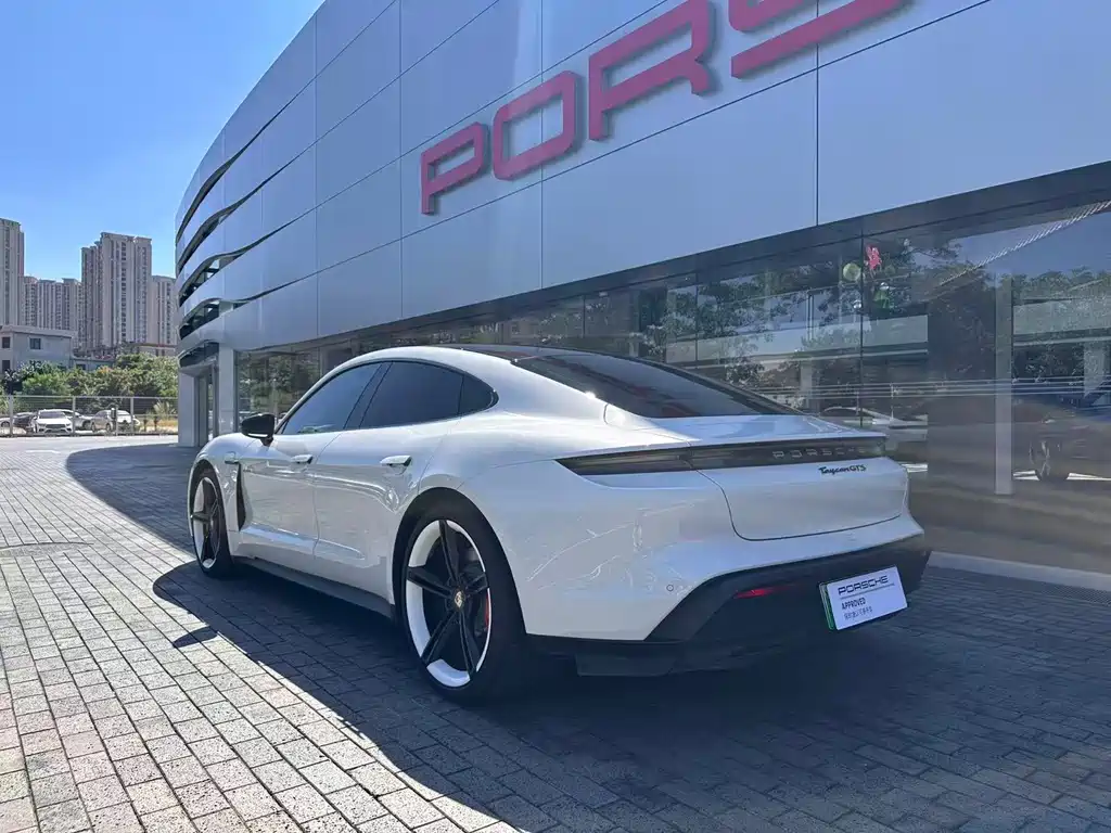Porsche Taycan — фото 4
