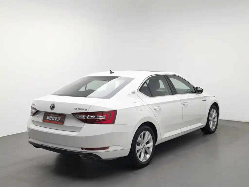 Skoda Superb — фото 2