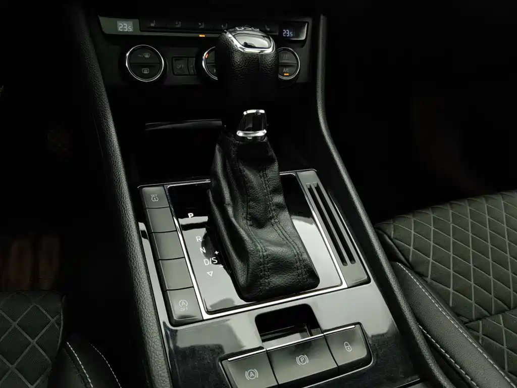 Skoda Superb — фото 13