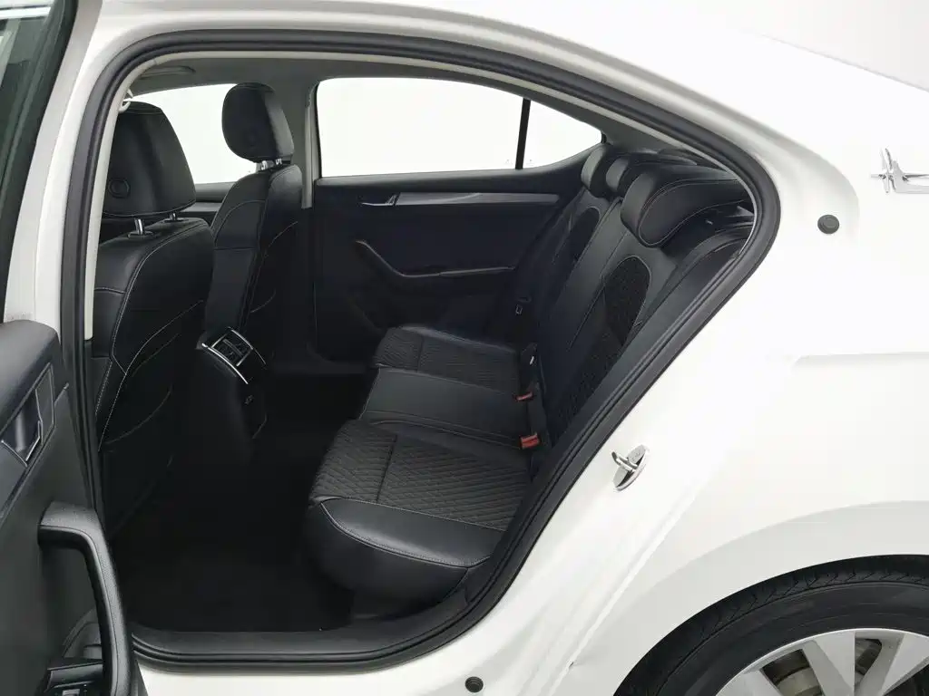 Skoda Superb — фото 15
