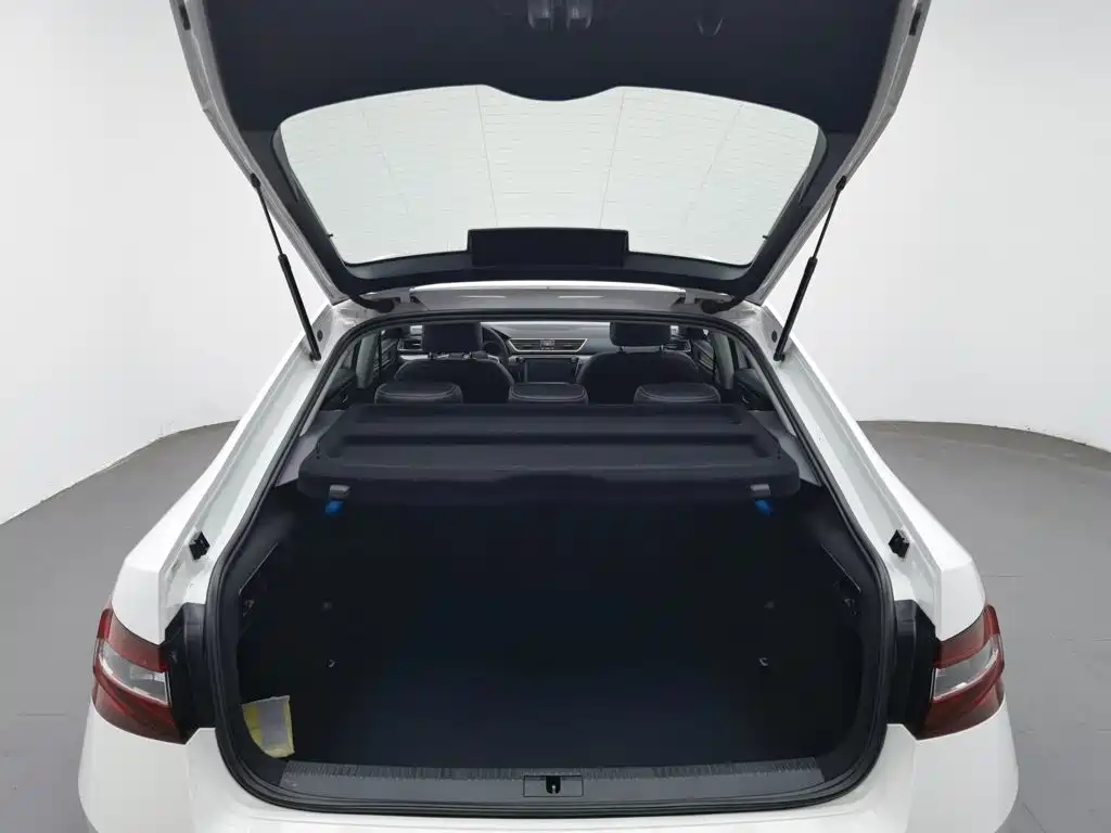 Skoda Superb — фото 16