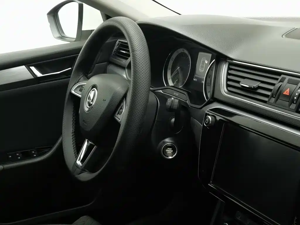 Skoda Superb — фото 22