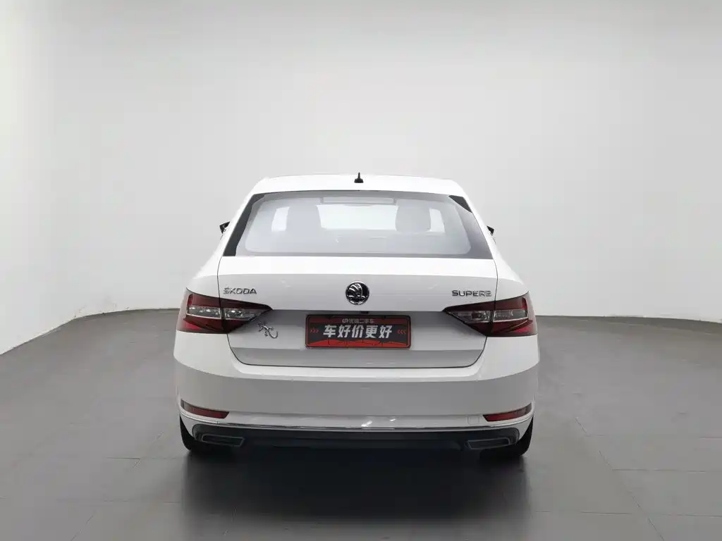 Skoda Superb — фото 4