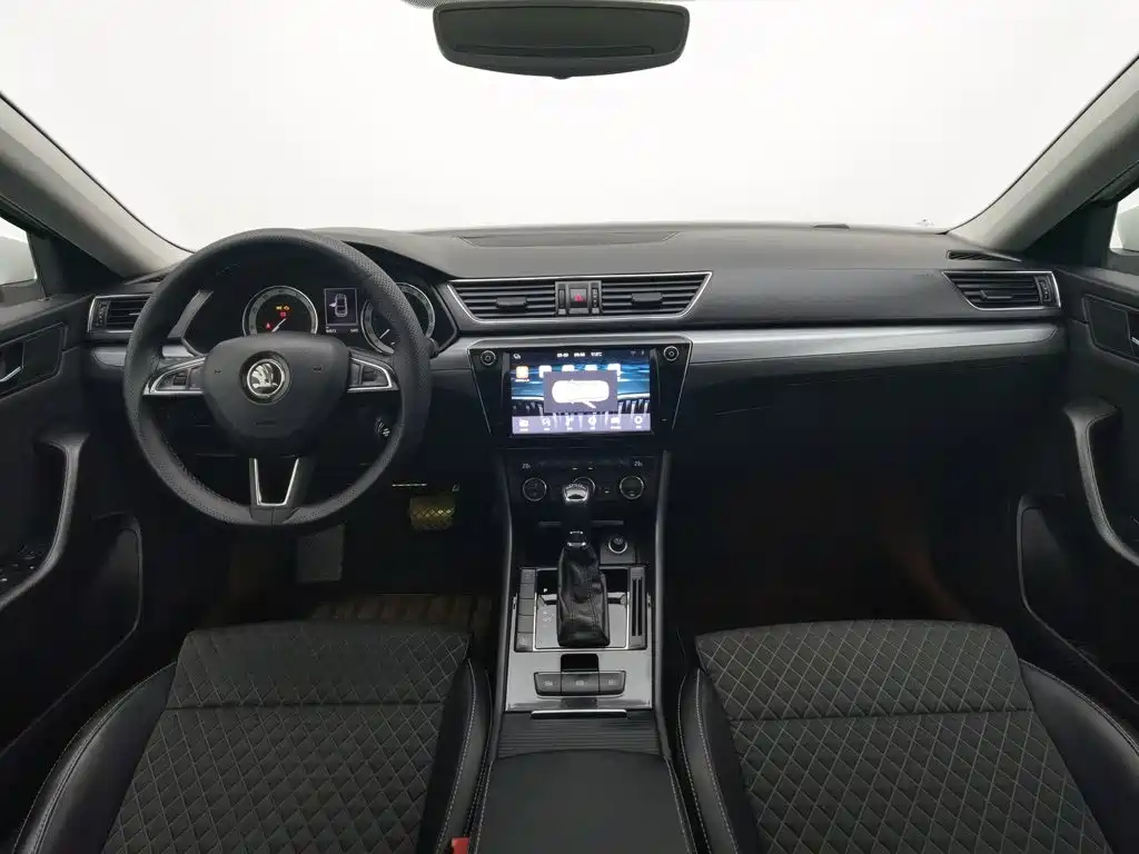 Skoda Superb — фото 5