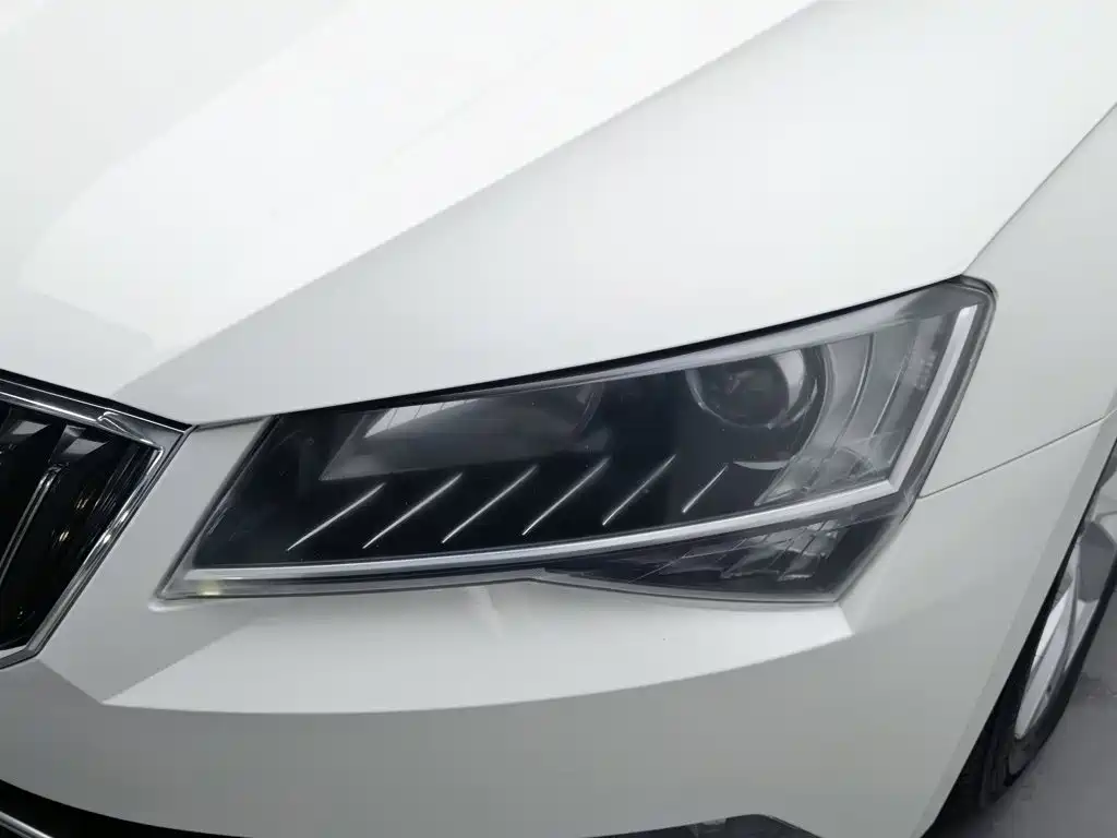 Skoda Superb — фото 7