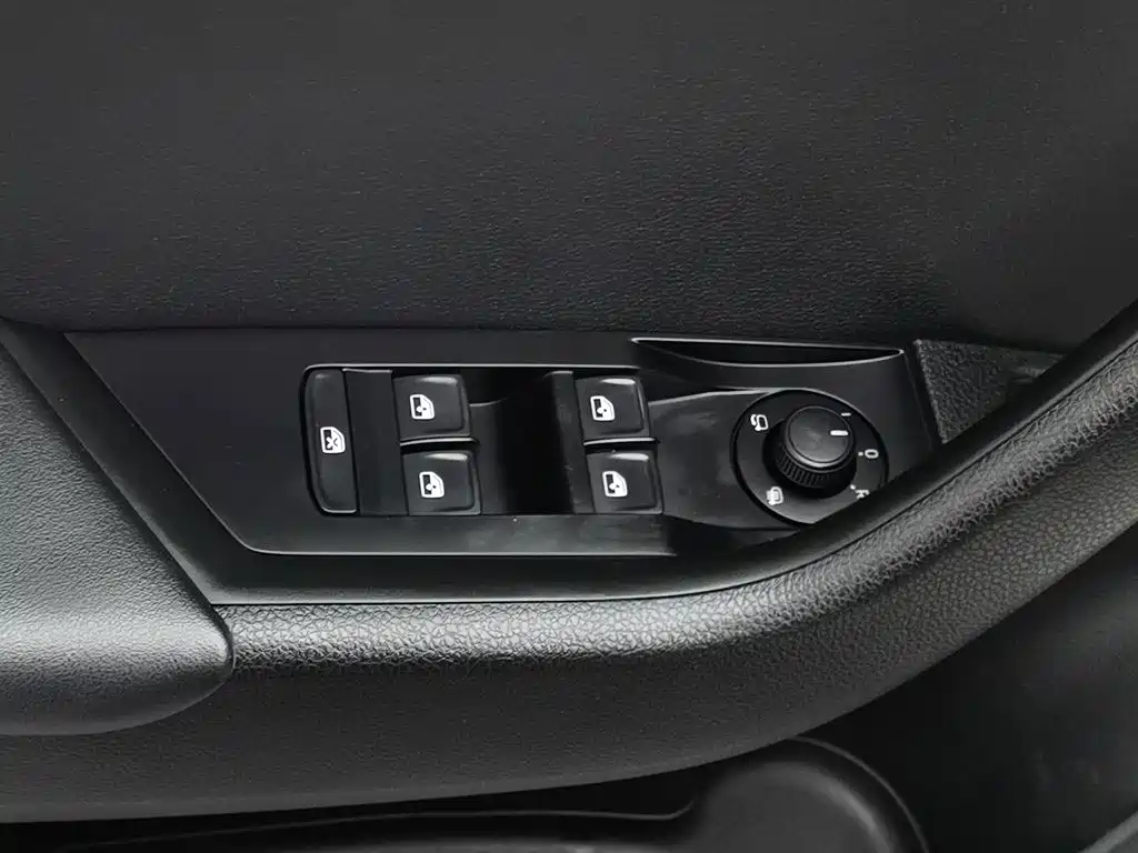 Skoda Superb — фото 9
