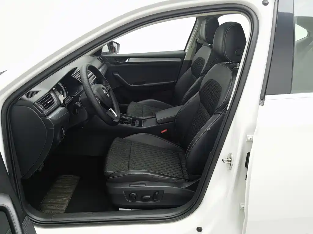 Skoda Superb — фото 10