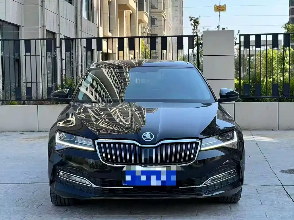 Skoda Superb — фото 2