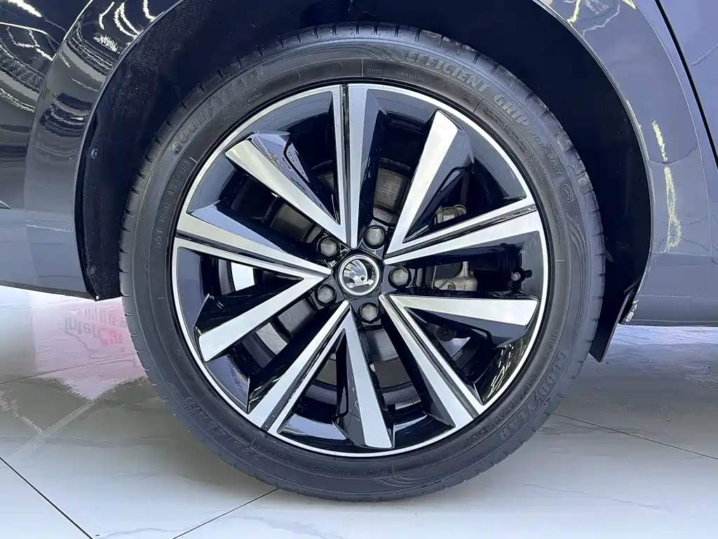 Skoda Superb — фото 20