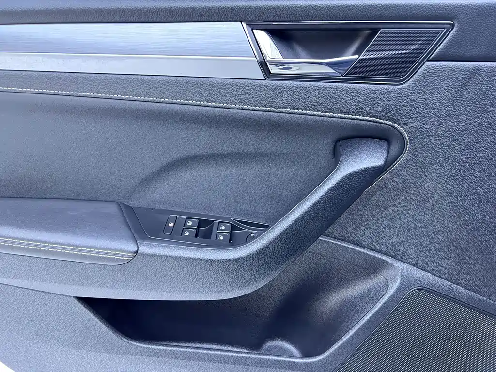 Skoda Superb — фото 8