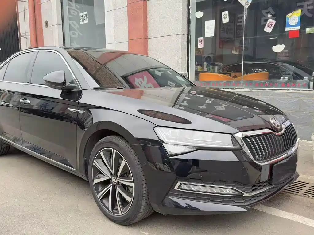Skoda Superb — фото 2