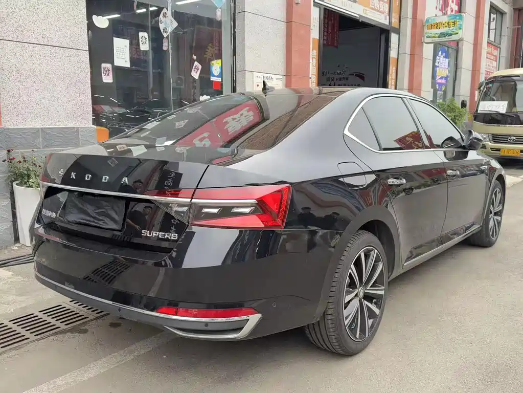 Skoda Superb — фото 4