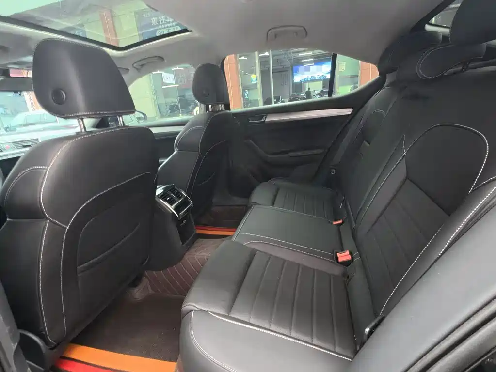 Skoda Superb — фото 8