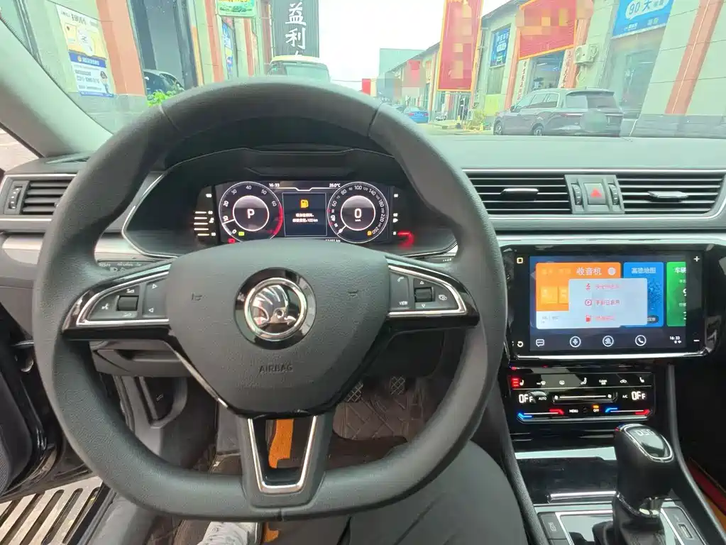 Skoda Superb — фото 9