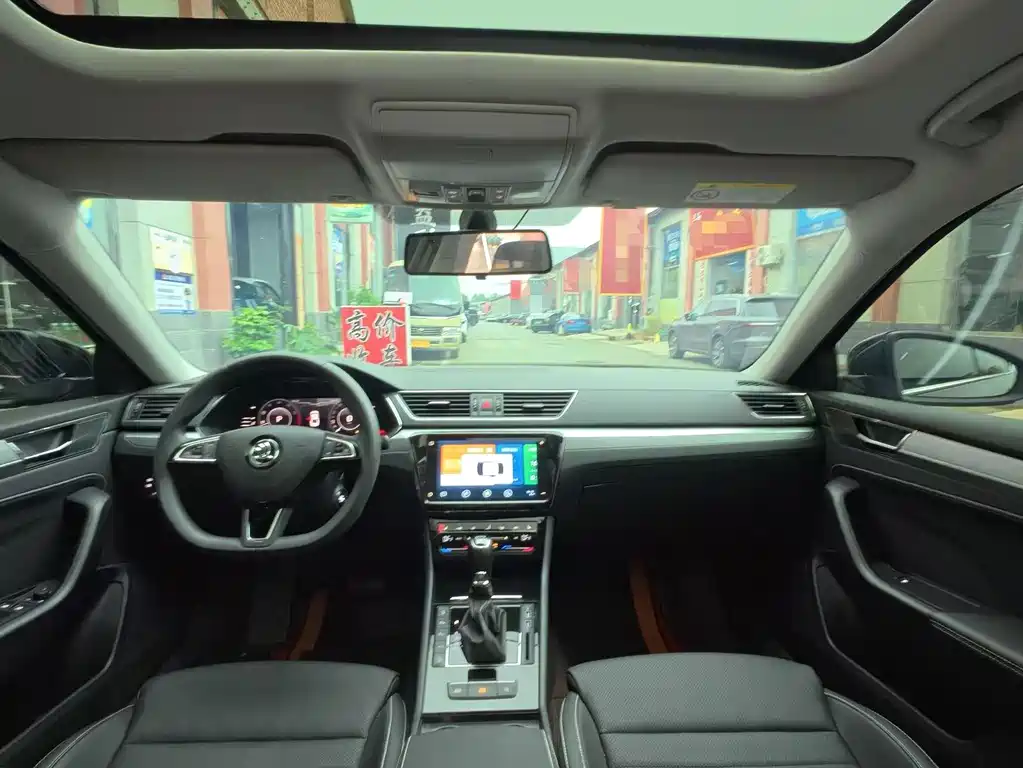 Skoda Superb — фото 10