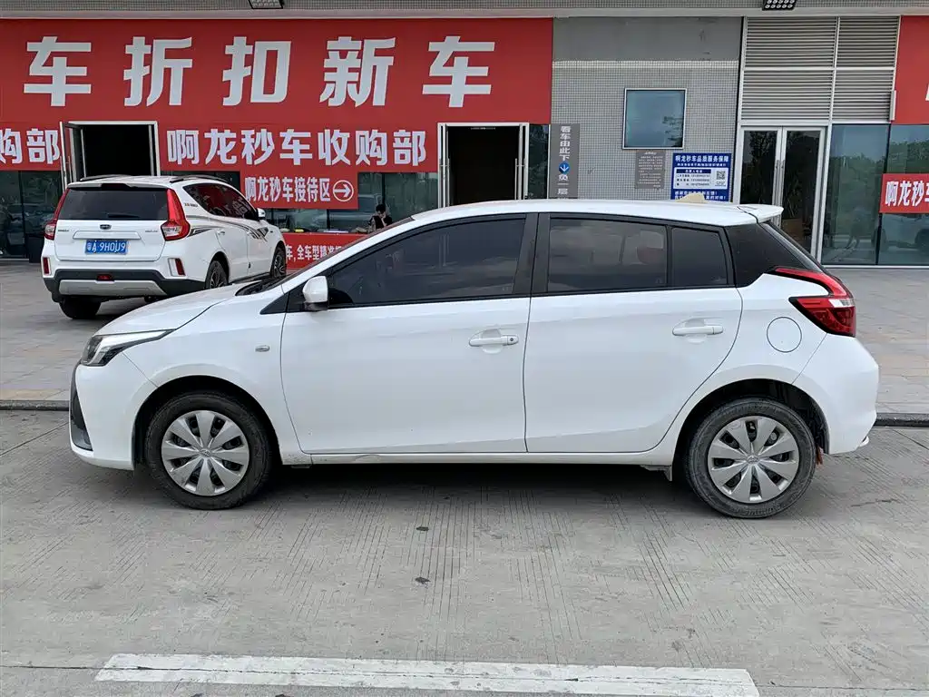 Toyota Yaris L — фото 6