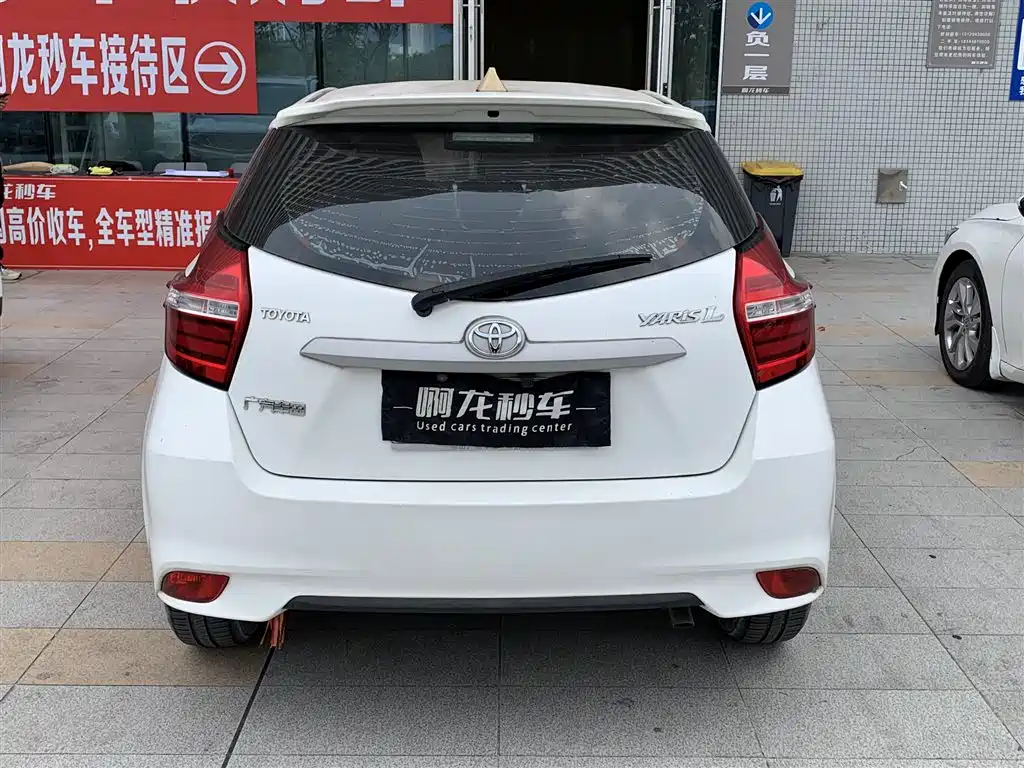 Toyota Yaris L — фото 7