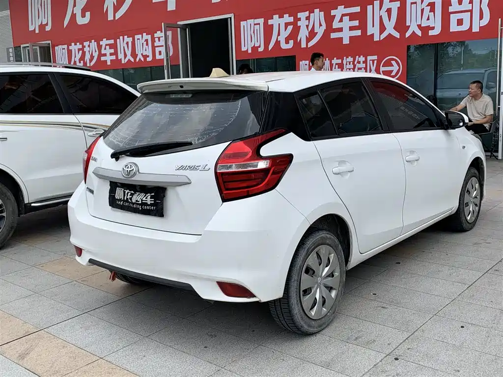 Toyota Yaris L — фото 8