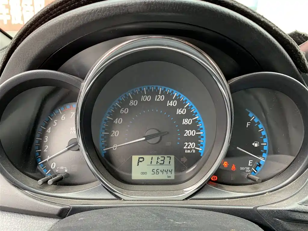 Toyota Yaris L — фото 9