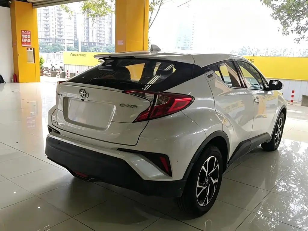 Toyota C-HR — фото 3