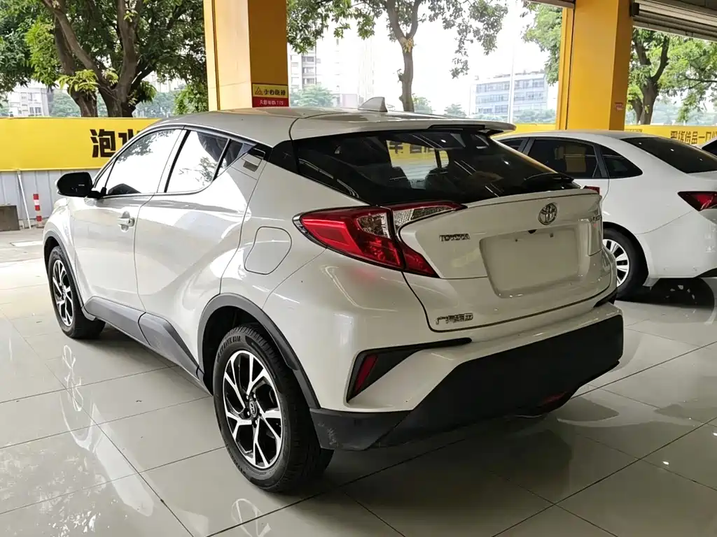 Toyota C-HR — фото 4
