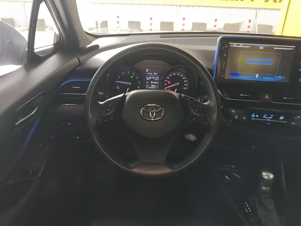 Toyota C-HR — фото 6